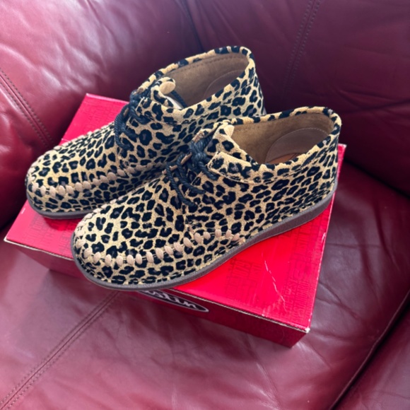 Justin Gypsy Leopard And Black Booties Women’s size 8 - Picture 1 of 9